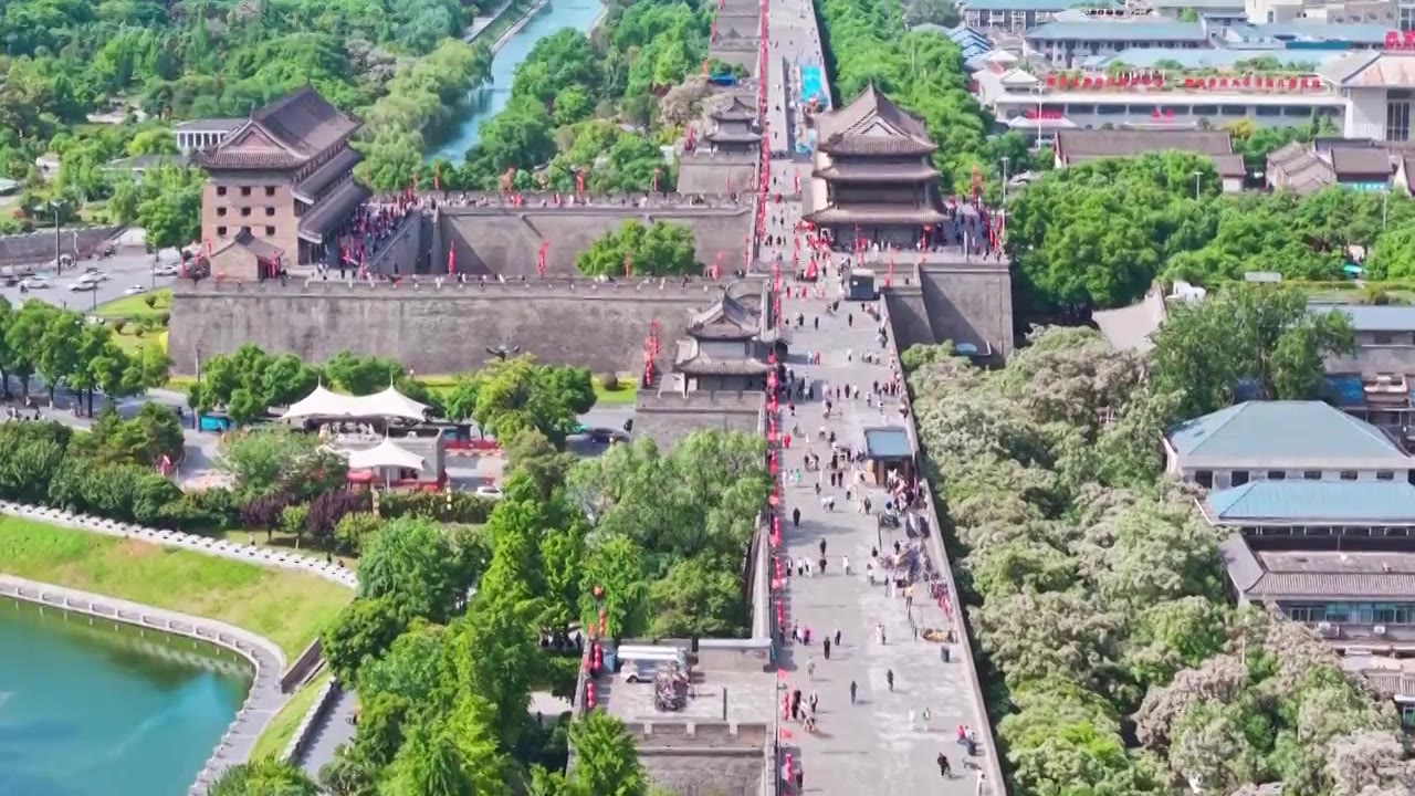 西安城墙西门安定门护城河五一航拍风景视频素材画面4