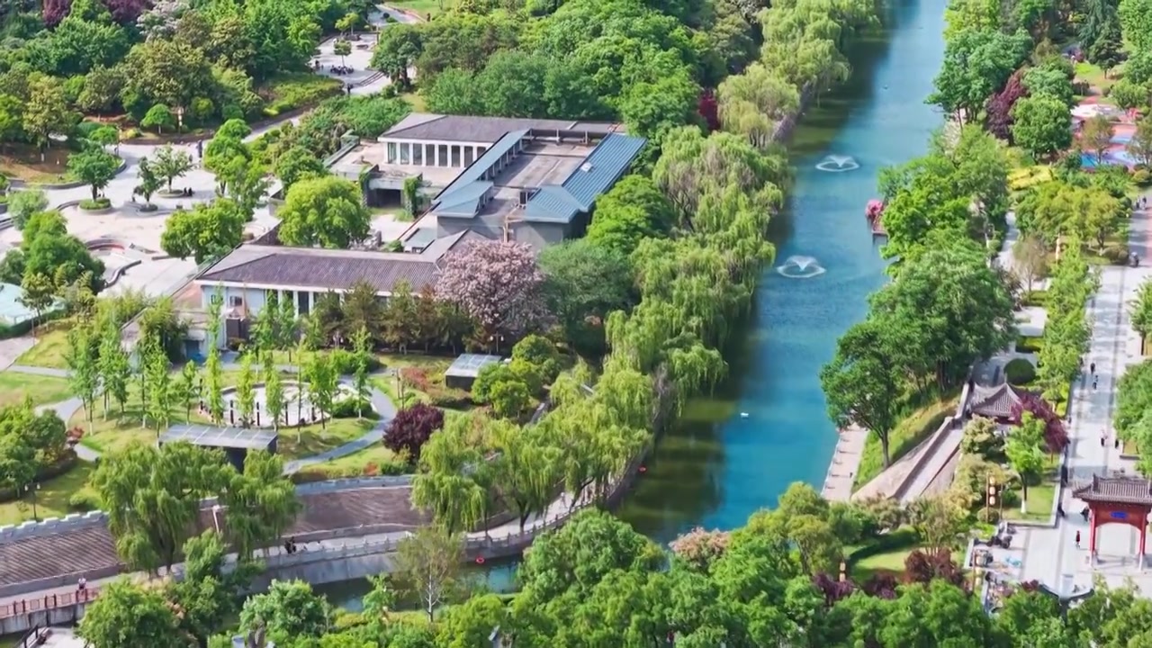 西安城墙西门安定门护城河五一航拍风景视频素材画面3