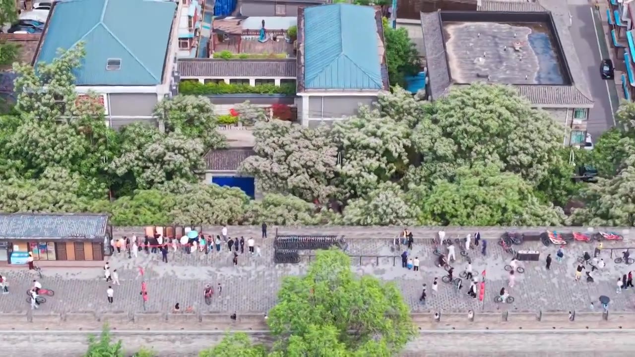 西安城墙西门安定门护城河五一航拍风景视频素材画面4