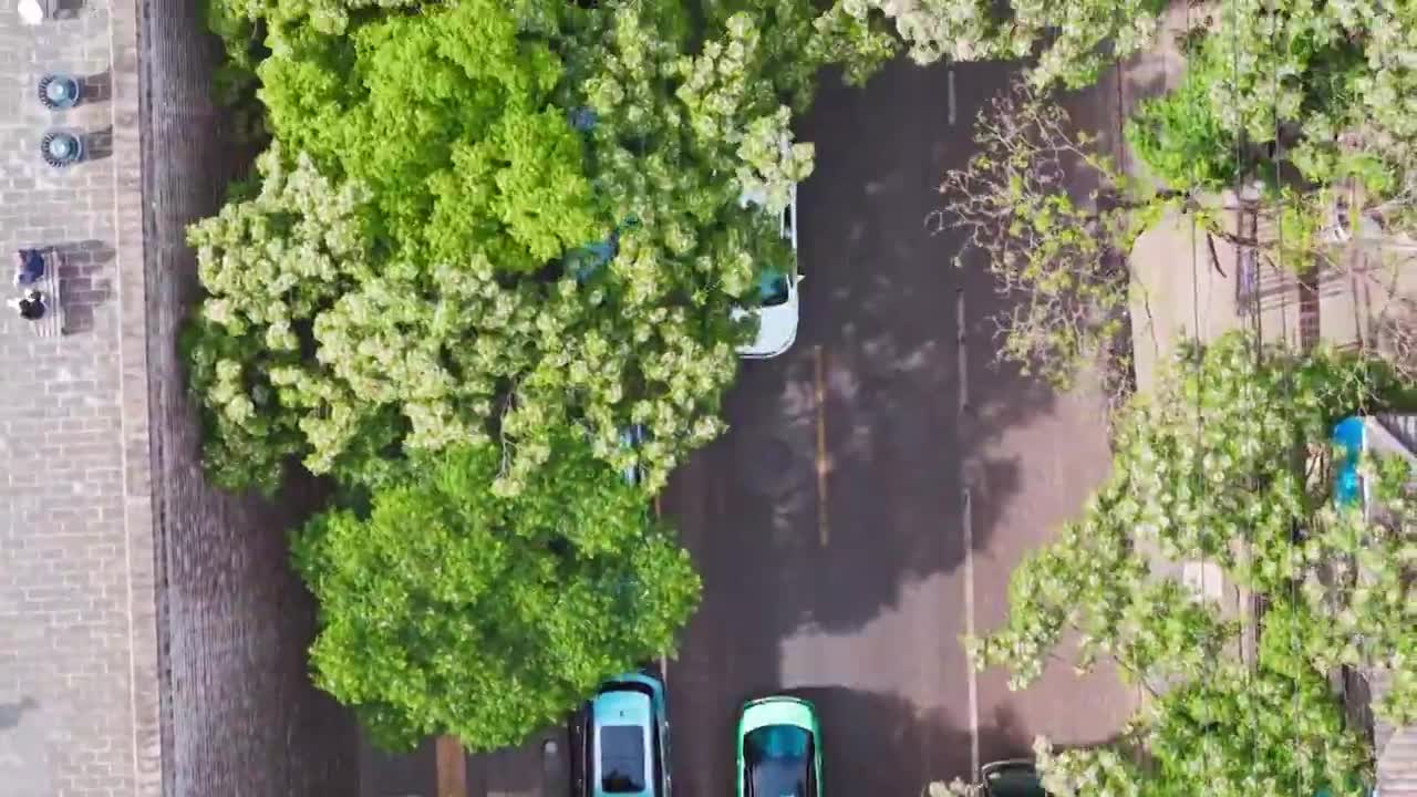 西安城墙西门安定门护城河五一航拍风景视频素材画面1