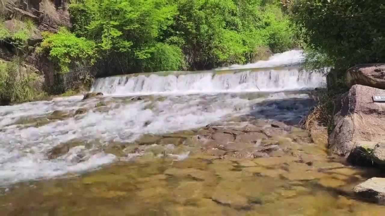 台州天台山大瀑布低段处水流视频素材画面1