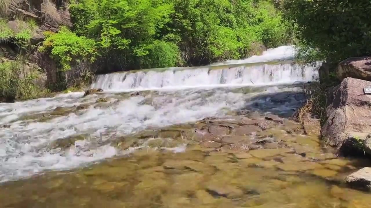 台州天台山大瀑布低段处水流视频素材画面3