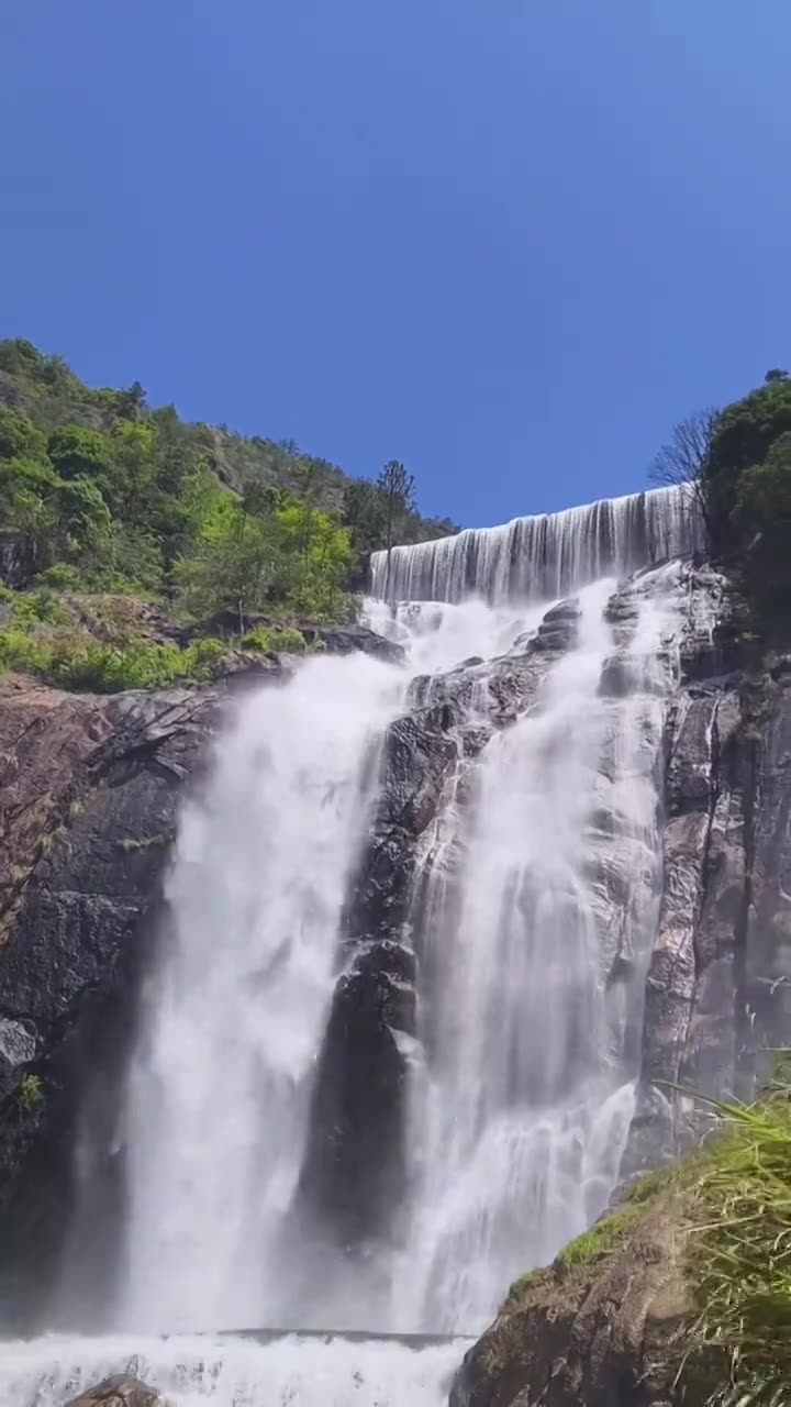 台州天台山大瀑布高处段水流视频素材画面1