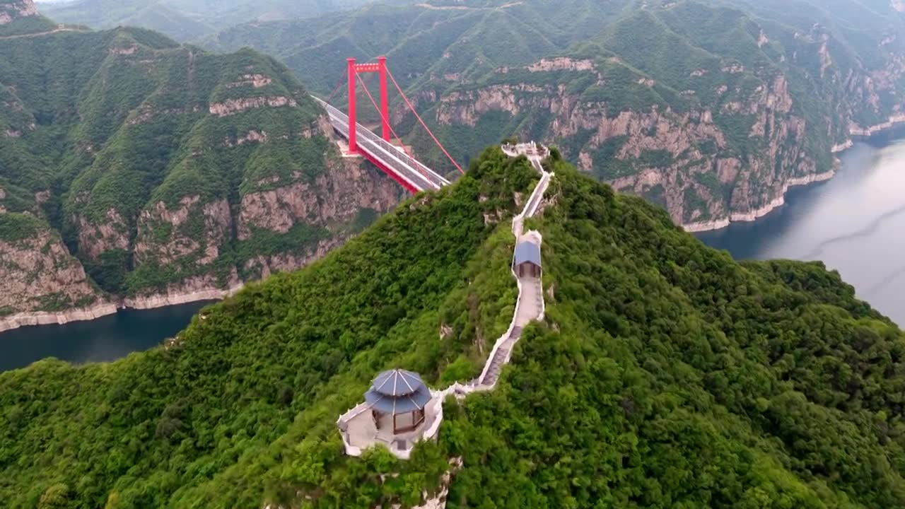 济新高速黄河三峡大桥视频素材画面1