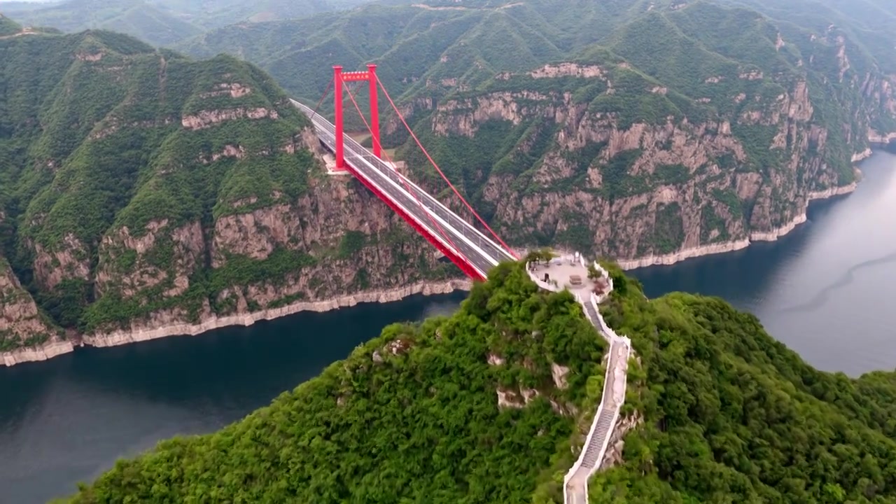 济新高速黄河三峡大桥视频素材画面3