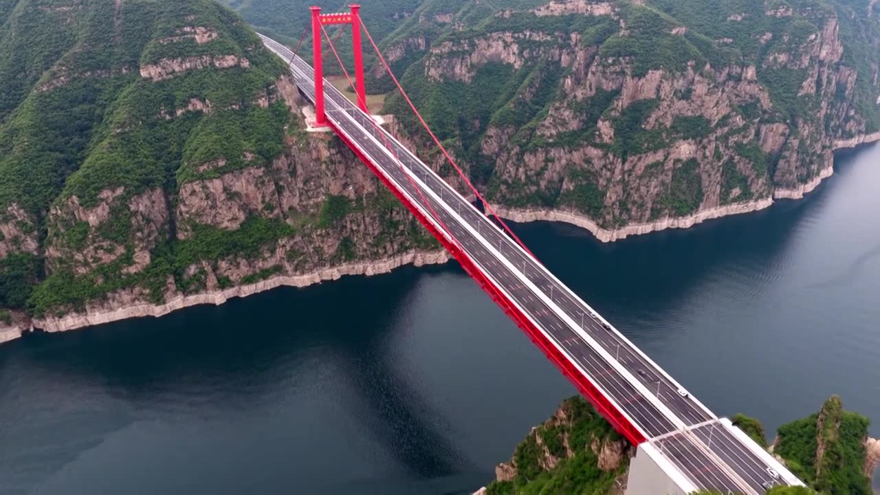 济新高速黄河三峡大桥视频素材画面1