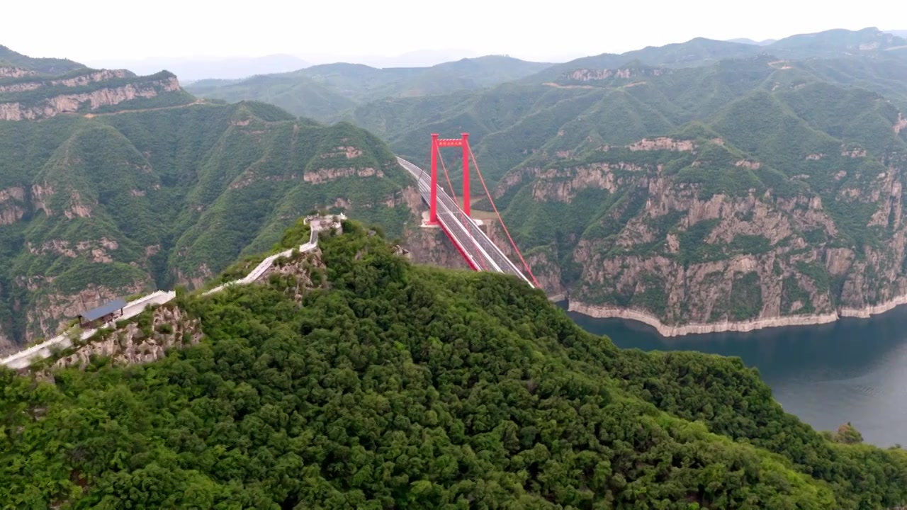 济新高速黄河三峡大桥视频素材画面3