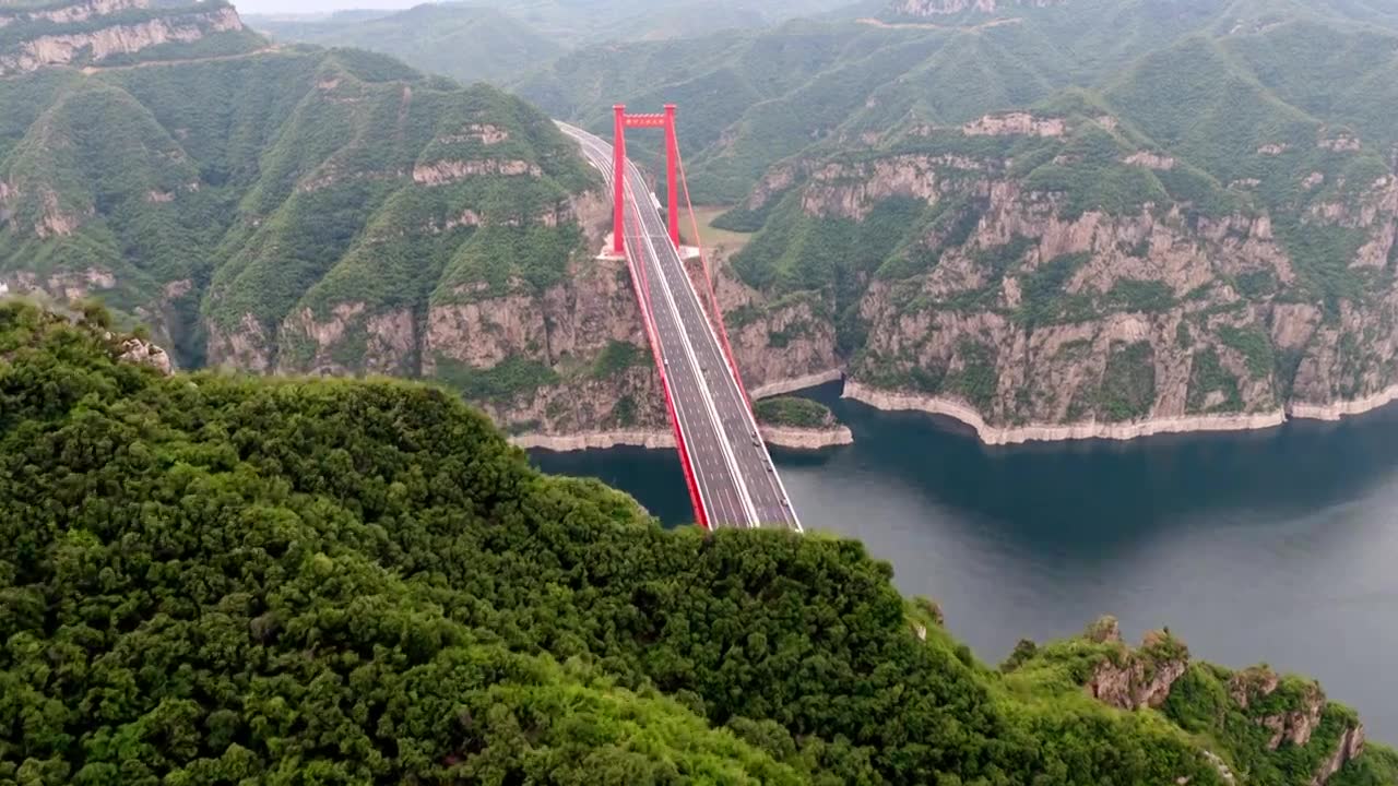 济新高速黄河三峡大桥视频素材画面1