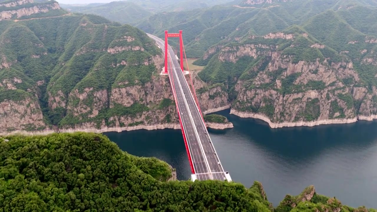 济新高速黄河三峡大桥视频素材画面3