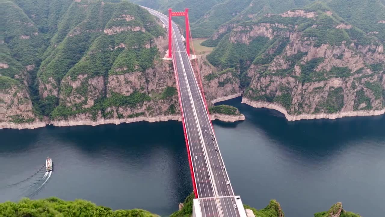 济新高速黄河三峡大桥视频素材画面1