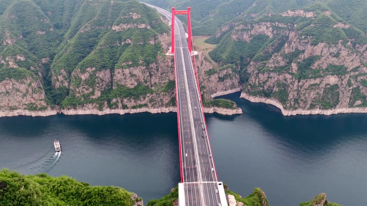 济新高速黄河三峡大桥视频素材画面3