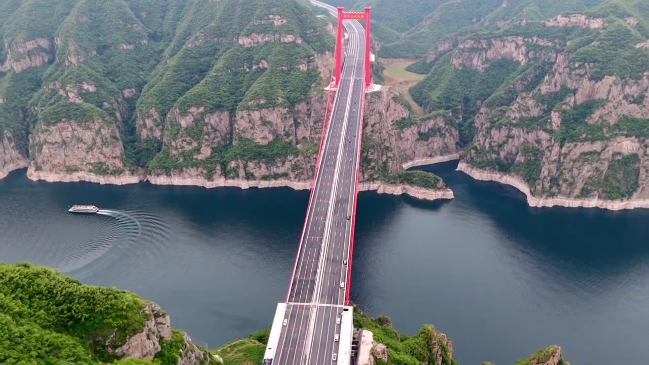济新高速黄河三峡大桥视频素材画面1