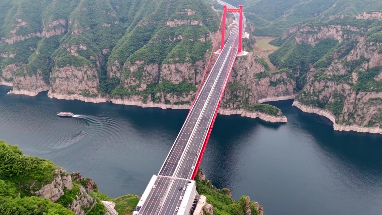 济新高速黄河三峡大桥视频素材画面3