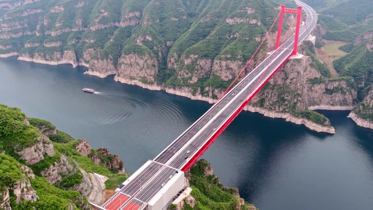济新高速黄河三峡大桥视频素材画面1