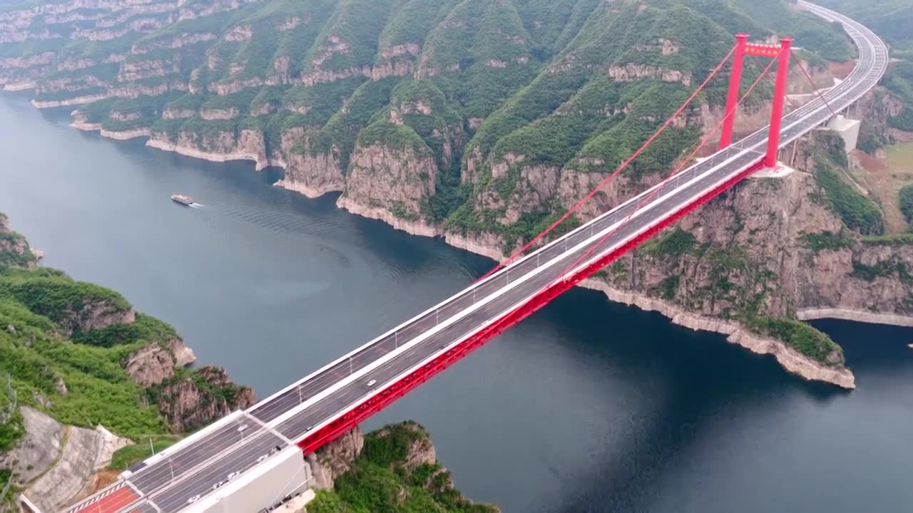 济新高速黄河三峡大桥视频素材画面1