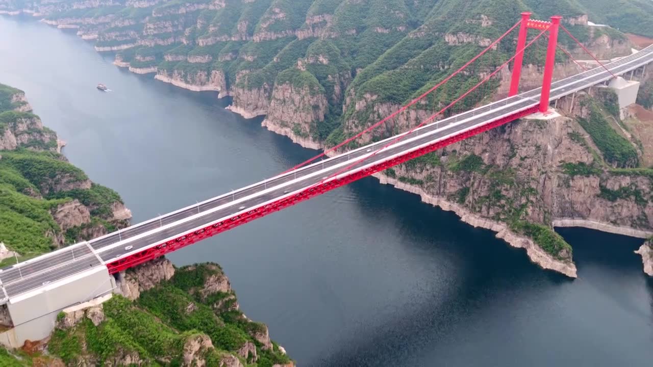 济新高速黄河三峡大桥视频素材画面1