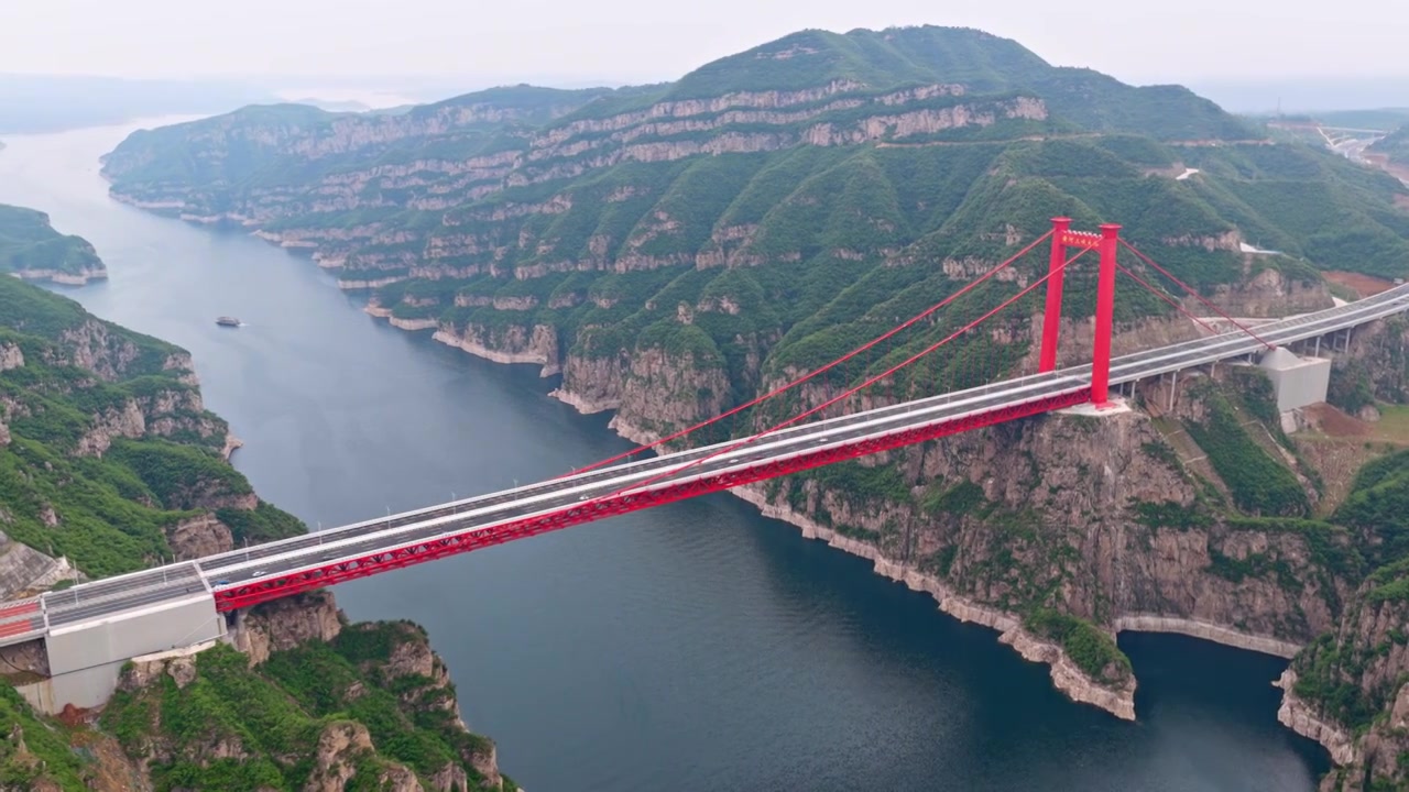 济新高速黄河三峡大桥视频素材画面3