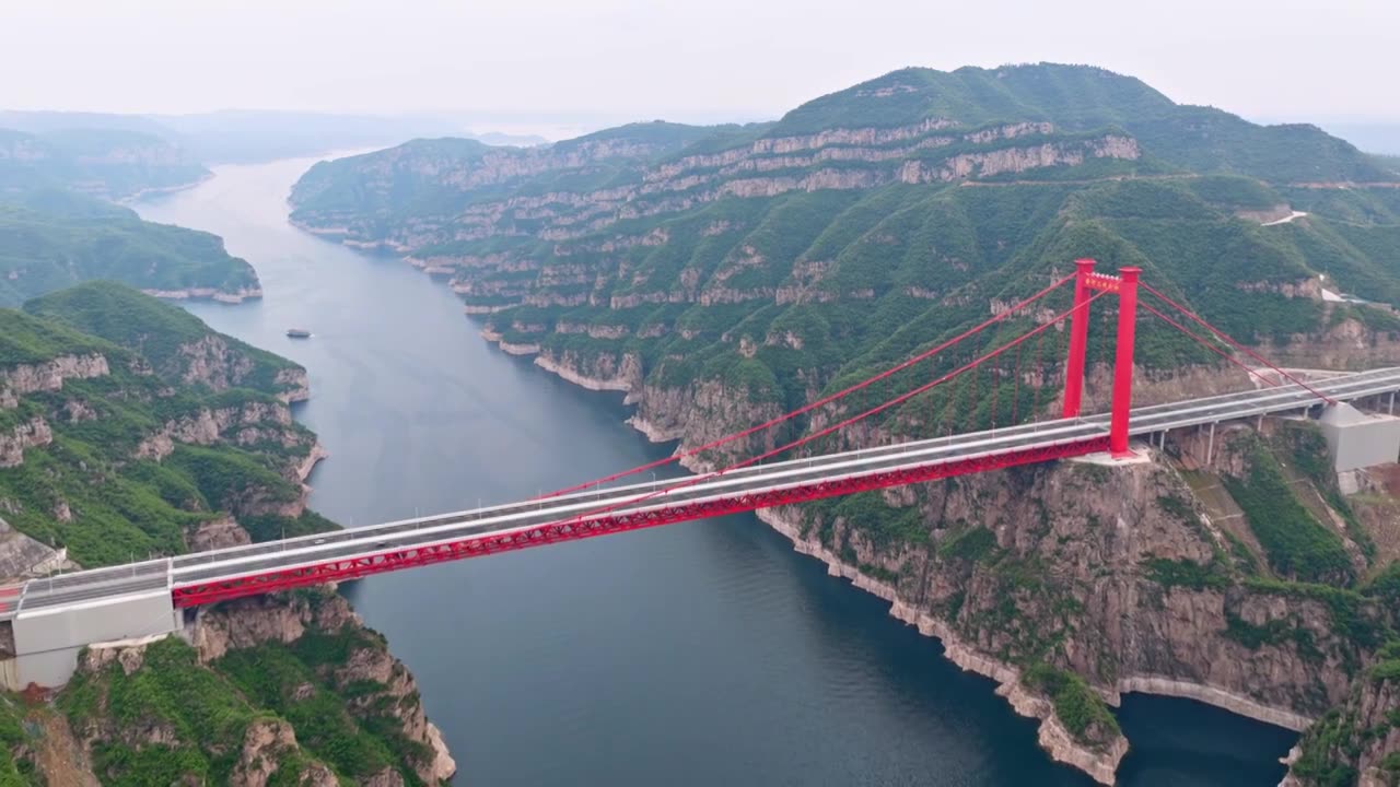 济新高速黄河三峡大桥视频素材画面1