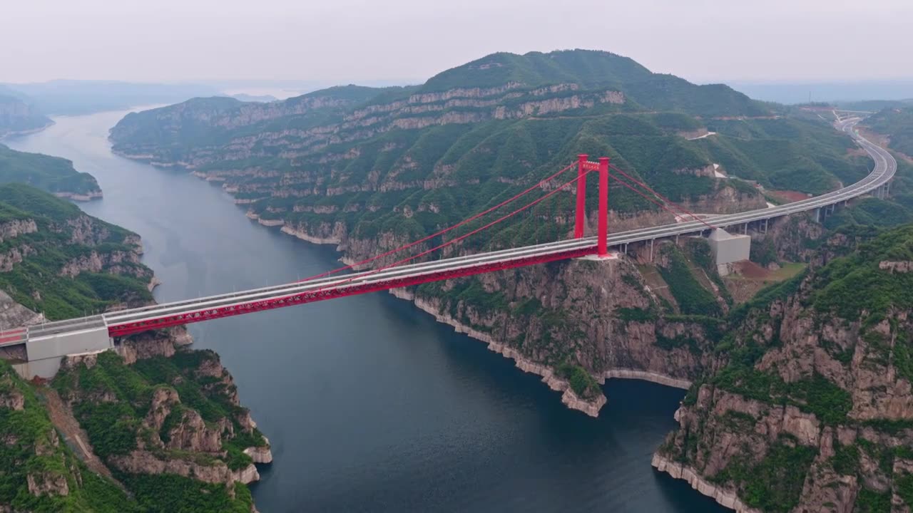 济新高速黄河三峡大桥视频素材画面1