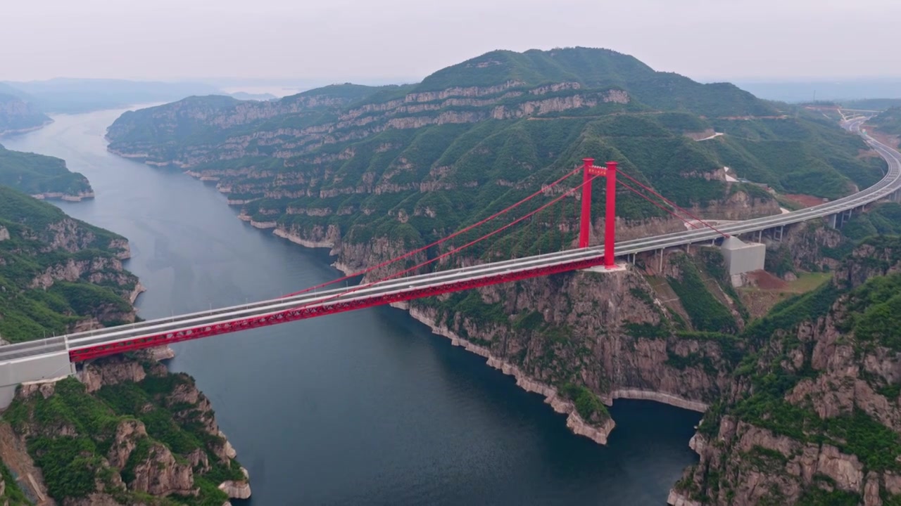 济新高速黄河三峡大桥视频素材画面3
