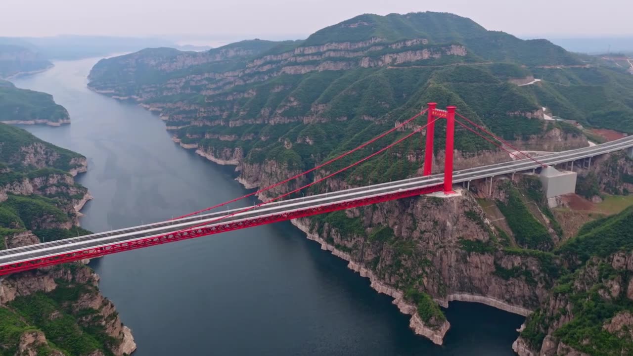 济新高速黄河三峡大桥视频素材画面1