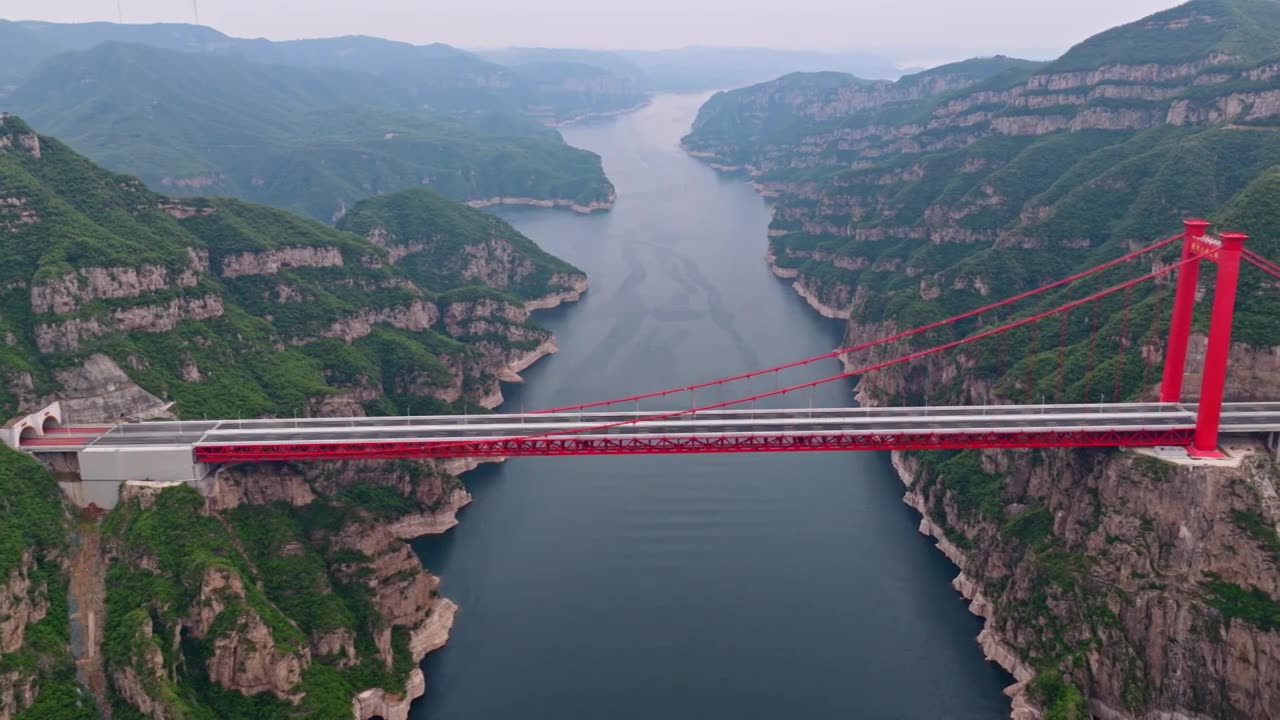 济新高速黄河三峡大桥视频素材画面1