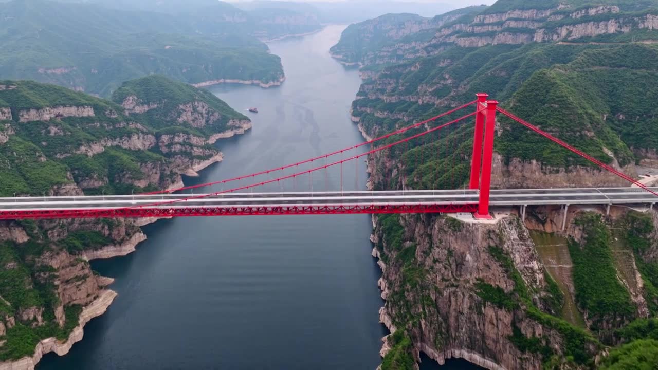 济新高速黄河三峡大桥视频素材画面1