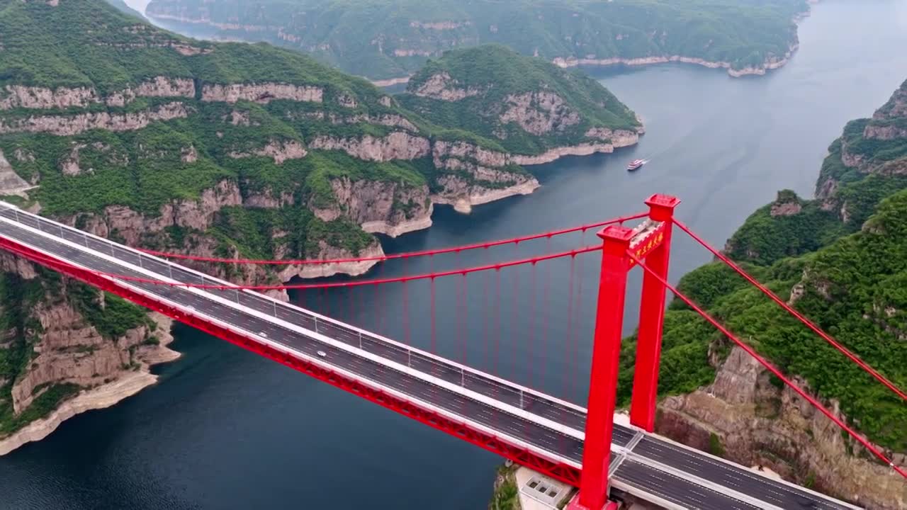 济新高速黄河三峡大桥视频素材画面1