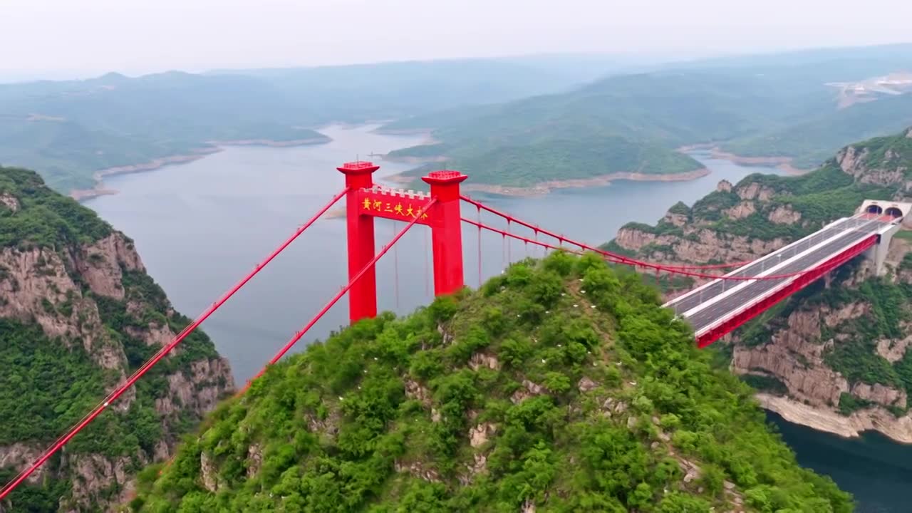 济新高速黄河三峡大桥视频素材画面1