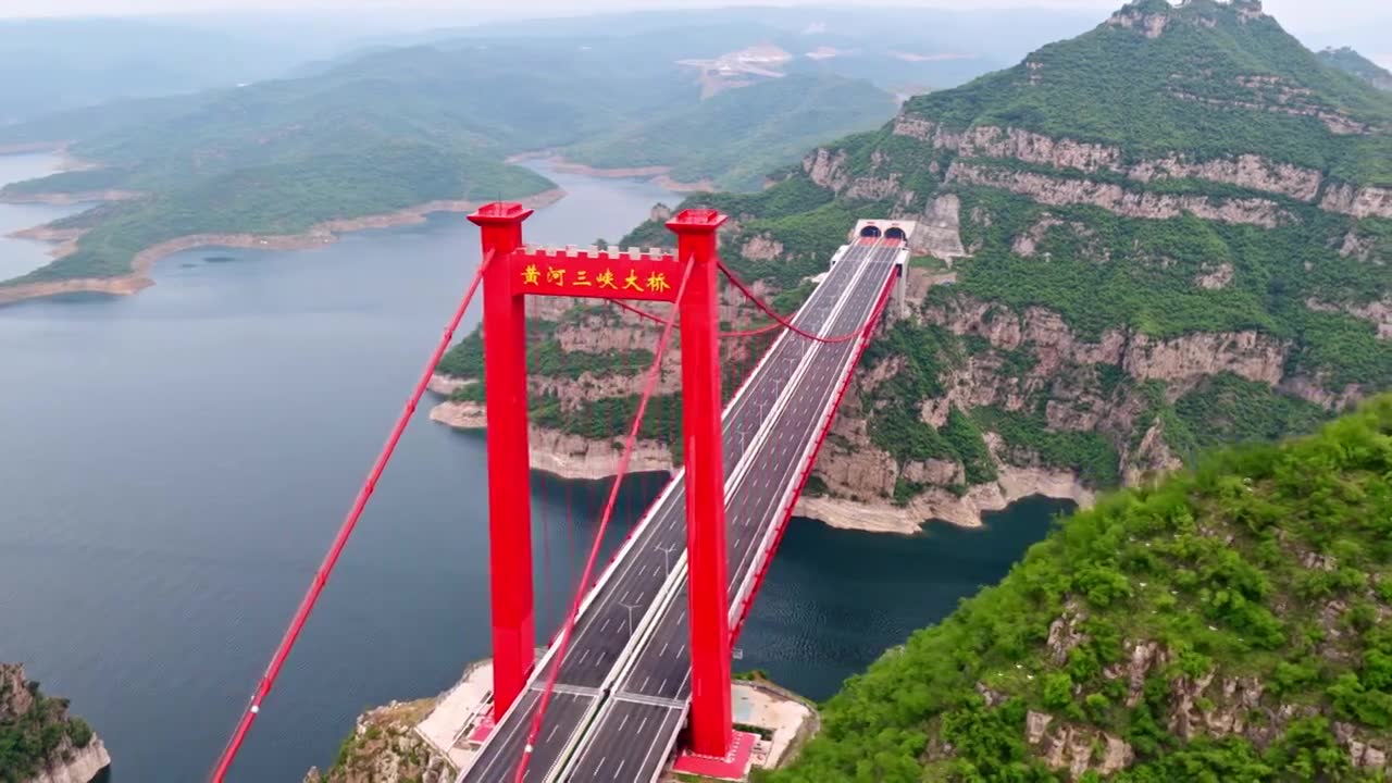 济新高速黄河三峡大桥视频素材画面1