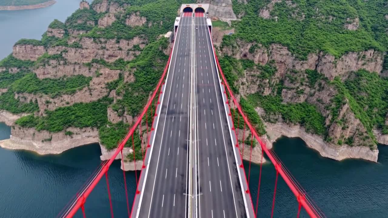济新高速黄河三峡大桥视频素材画面1