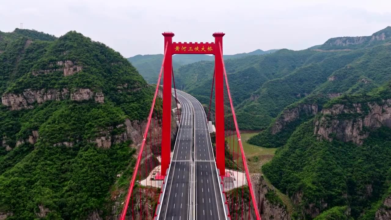 济新高速黄河三峡大桥视频素材画面1