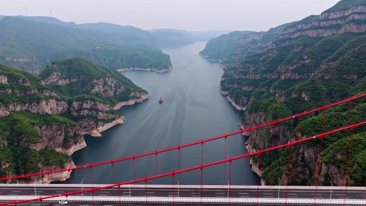 济新高速黄河三峡大桥视频素材画面1