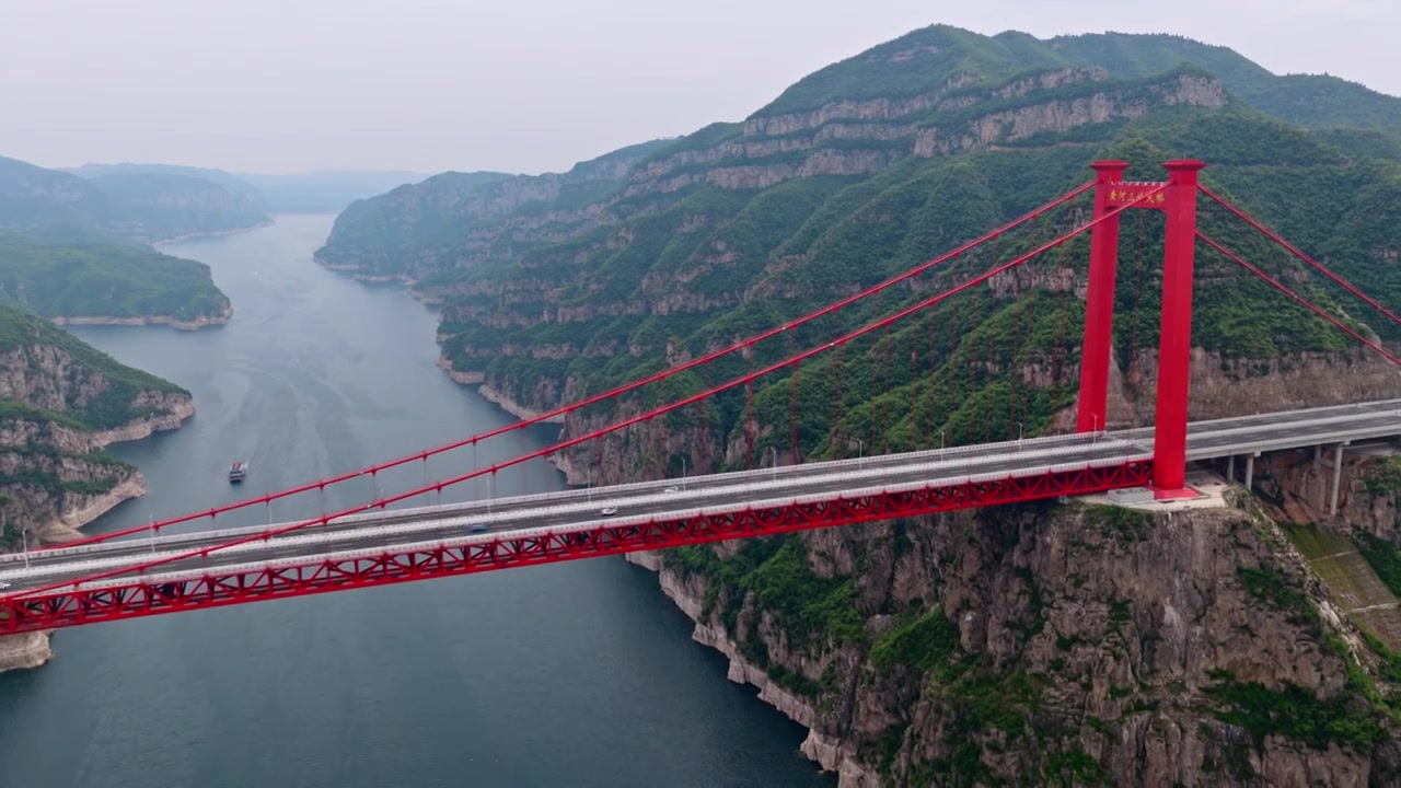 济新高速黄河三峡大桥视频素材画面3