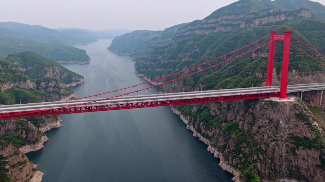 济新高速黄河三峡大桥视频素材画面1