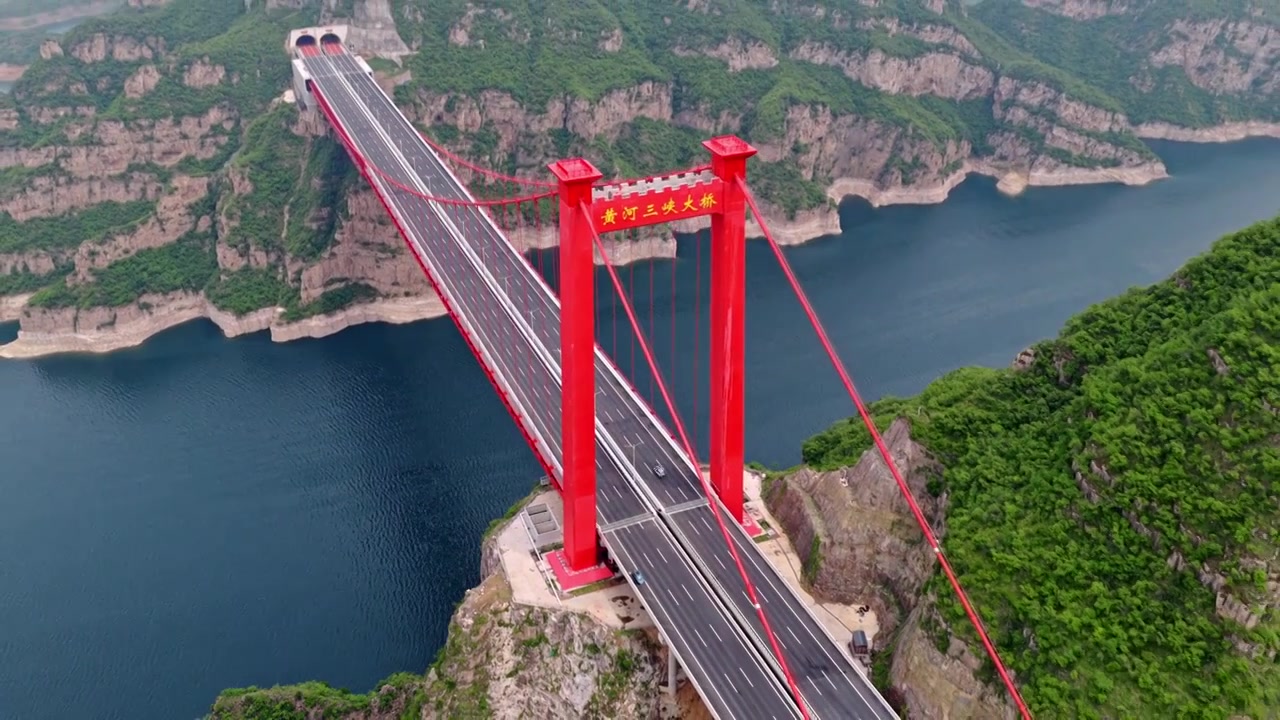 济新高速黄河三峡大桥视频素材画面3