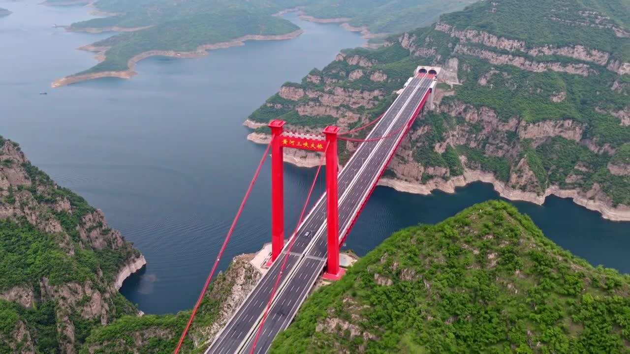 济新高速黄河三峡大桥视频素材画面1