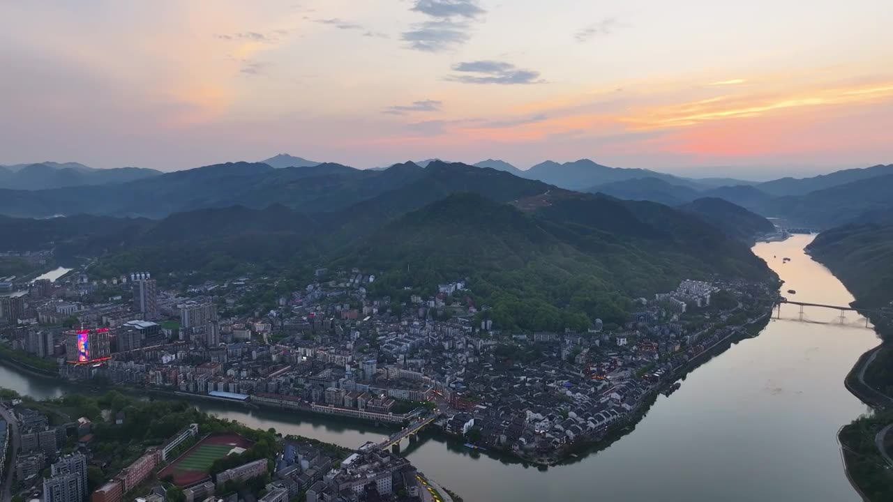 4K航拍怀化市洪江区洪江古商城夕阳视频素材画面1