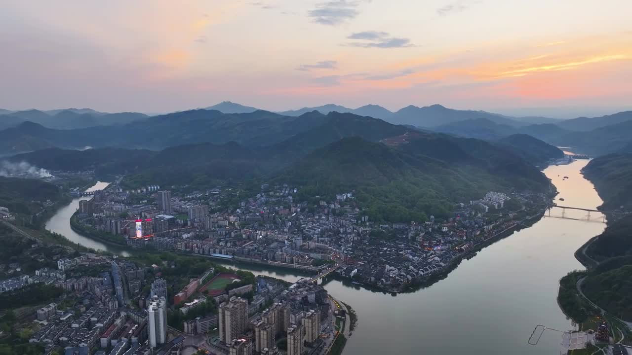 4K航拍怀化市洪江区洪江古商城夕阳视频素材画面1