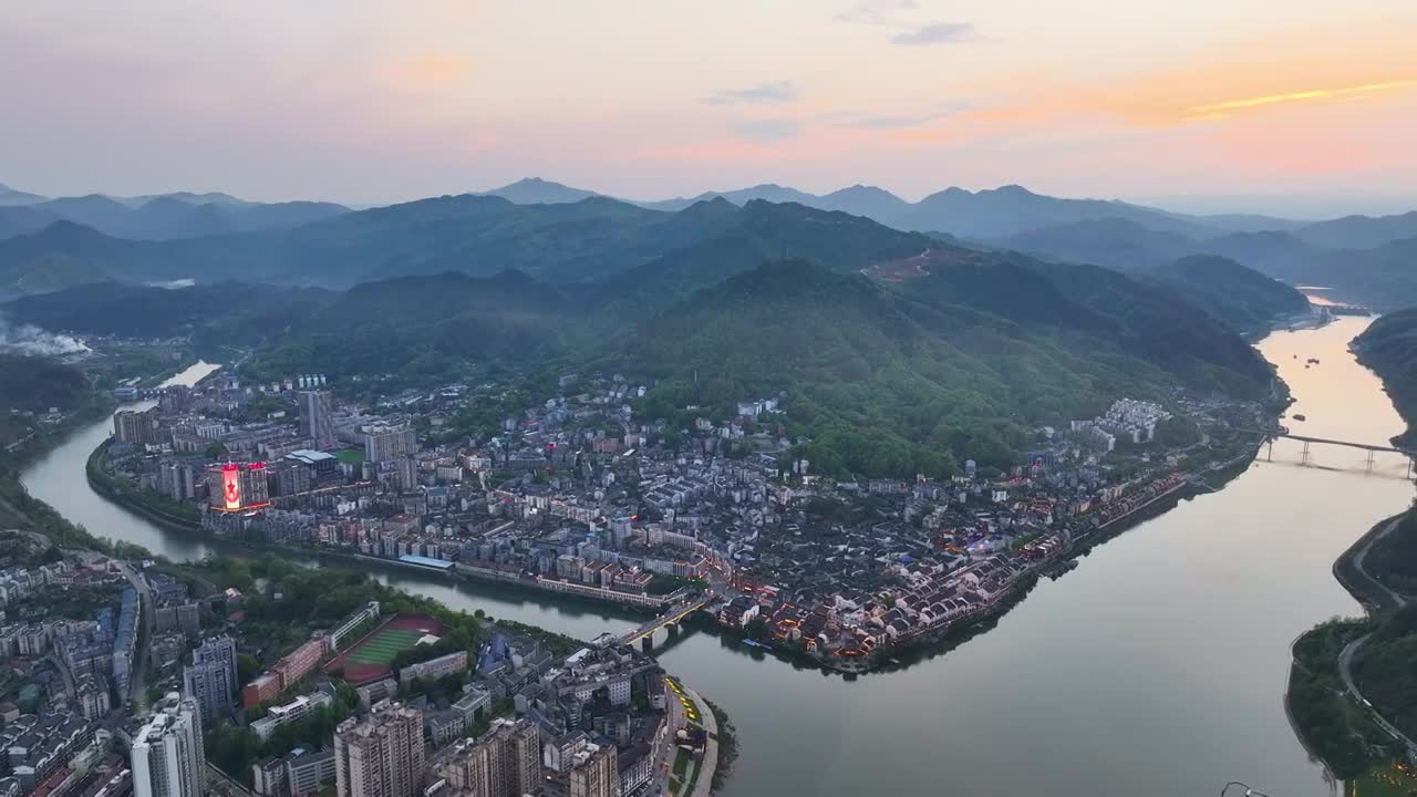 4K航拍怀化市洪江区洪江古商城夕阳视频素材画面1
