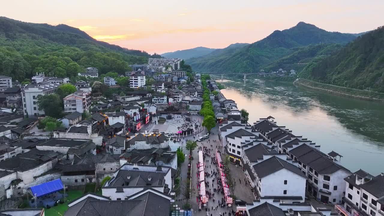 4K航拍怀化市洪江区洪江古商城夕阳视频素材画面1