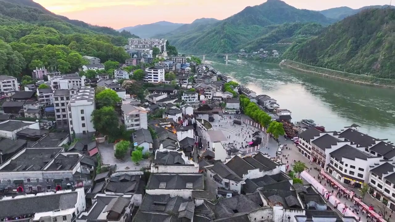 4K航拍怀化市洪江区洪江古商城夕阳视频素材画面4
