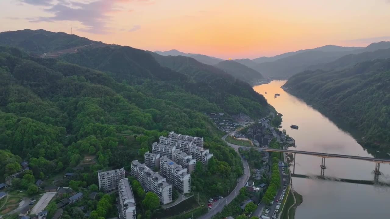 4K航拍怀化市洪江区洪江古商城晚霞视频素材画面1