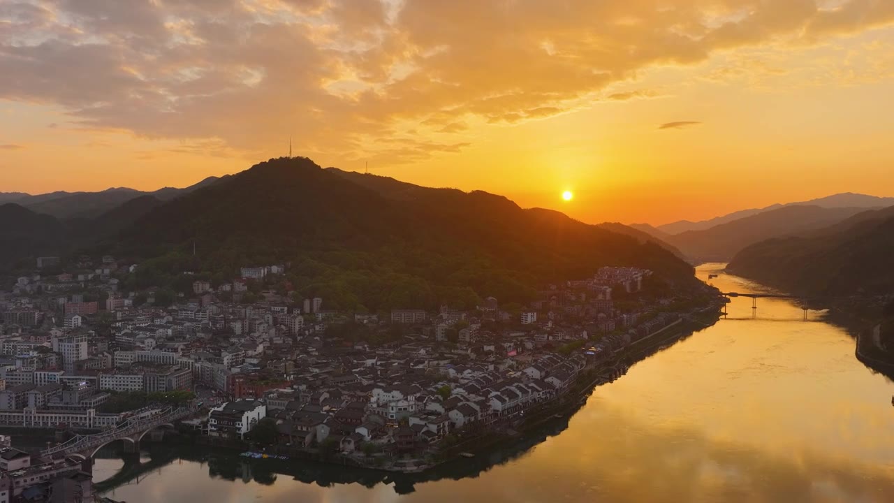 4K航拍怀化市洪江区洪江古商城晚霞视频素材画面1