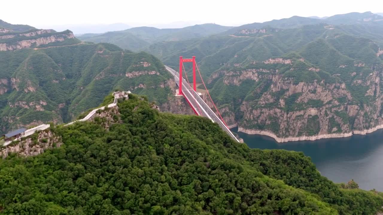 济新高速黄河三峡大桥视频素材画面1