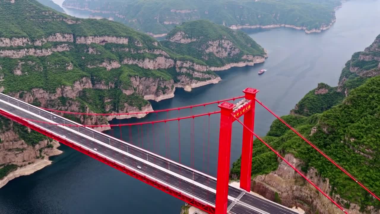济新高速黄河三峡大桥视频素材画面3