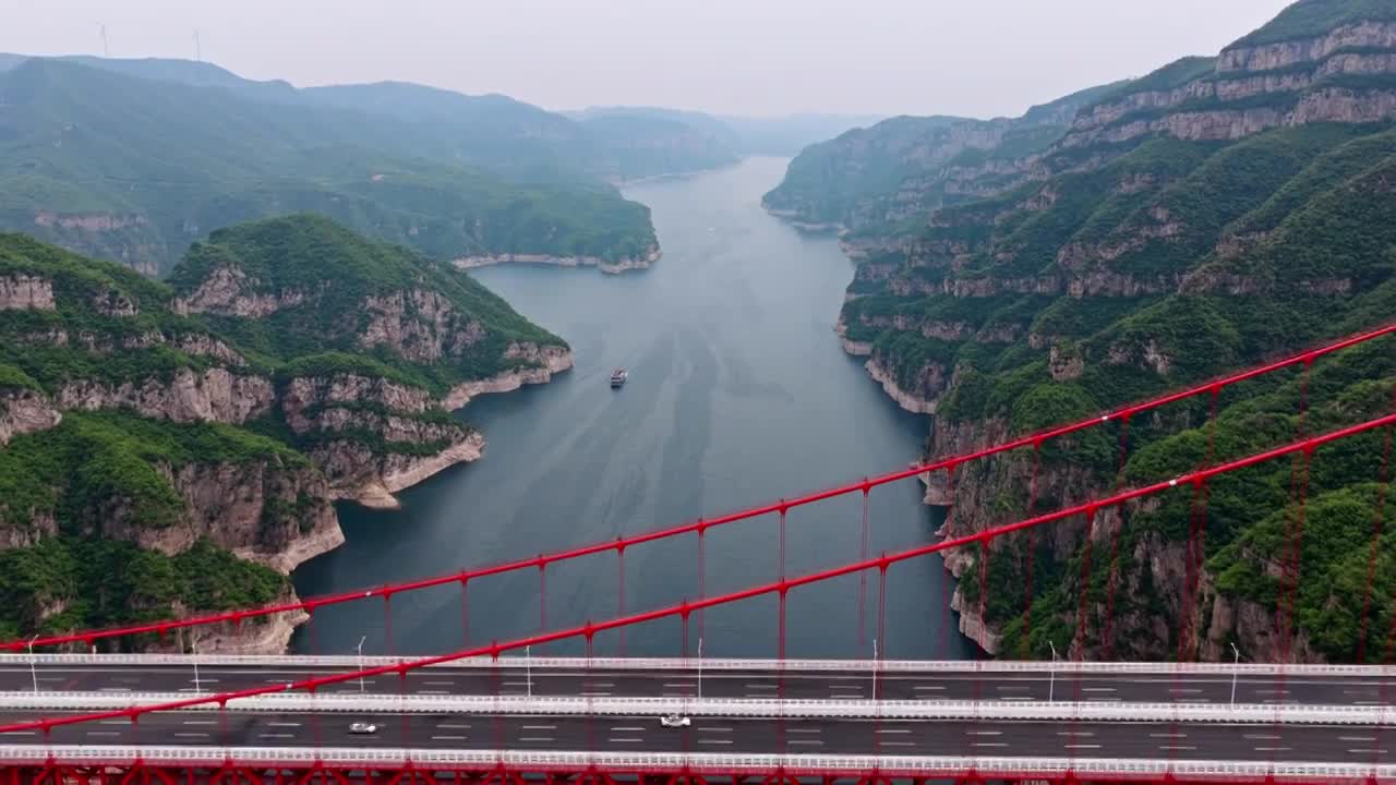 济新高速黄河三峡大桥视频素材画面4