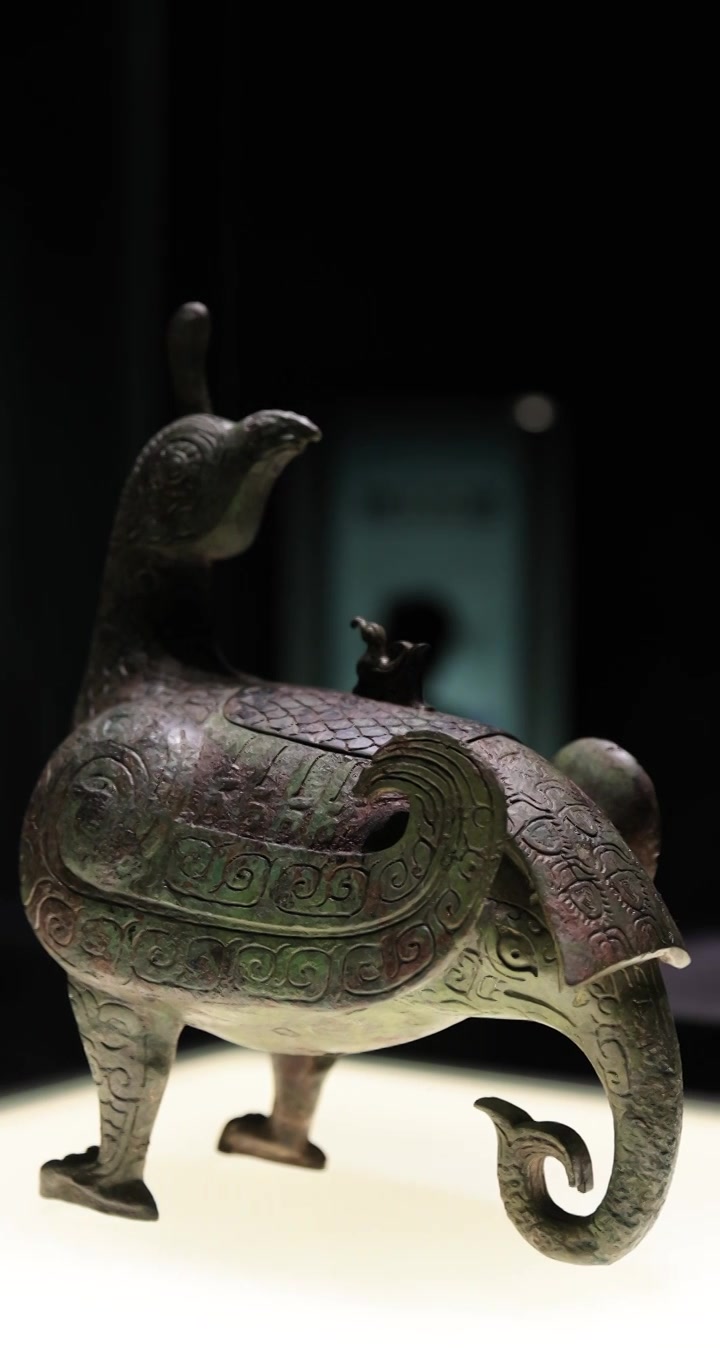 西周鸟尊，山西博物院镇馆之宝视频素材画面3