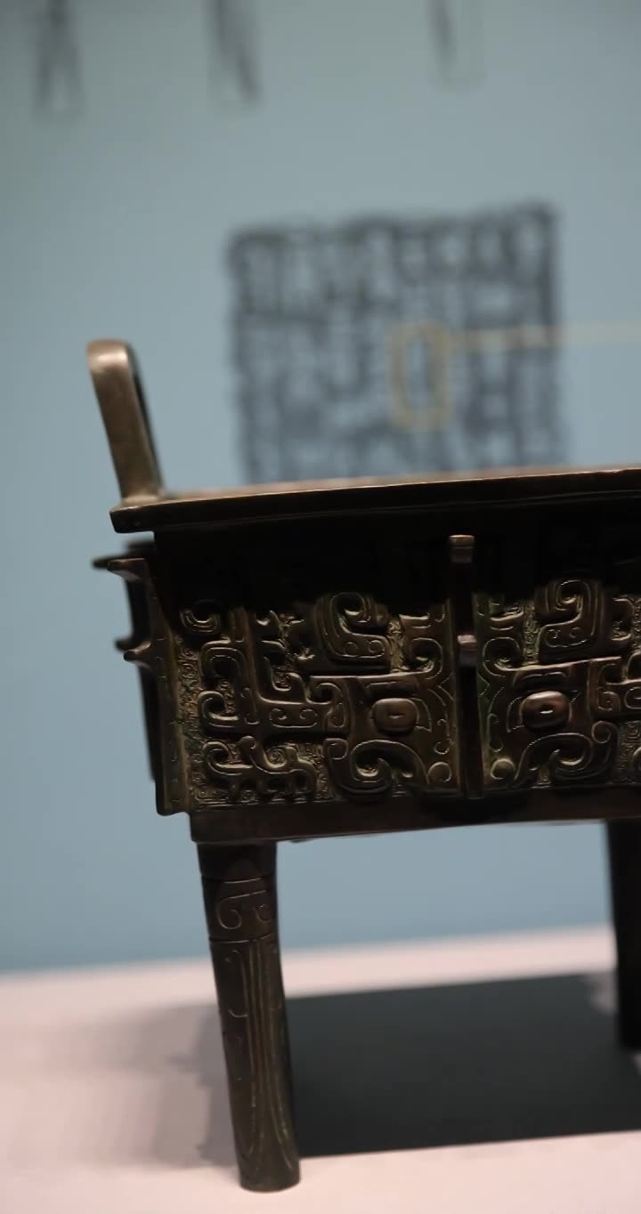 西周青铜礼器叔虞方鼎，山西博物院藏视频素材画面1