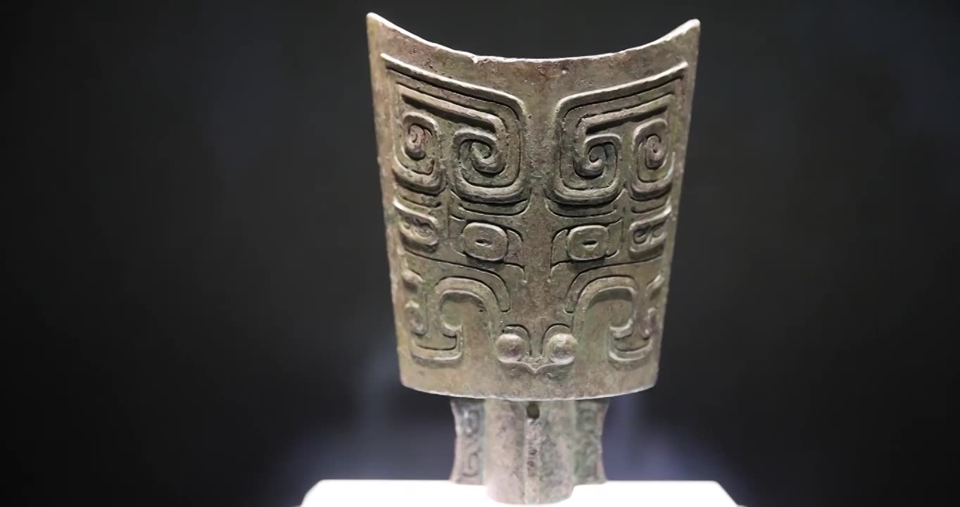 西周青铜乐器兽面纹铙，山西博物院藏视频素材画面1